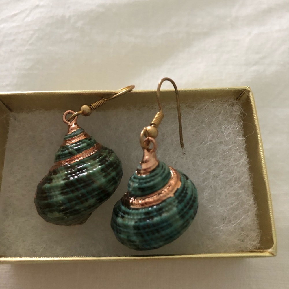 Seashell and rose gold earrings